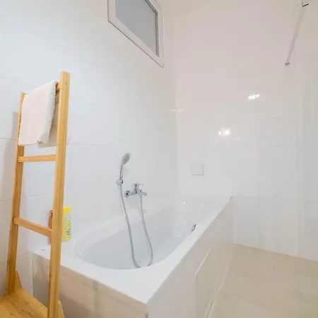 Apartment Shopping & Gourmet In Mariahilf Vienna