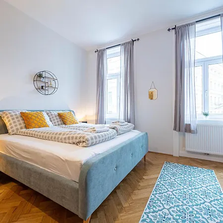 Apartment Shopping & Gourmet In Mariahilf