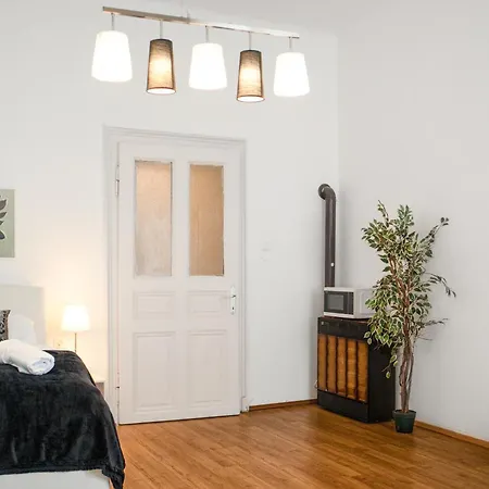 Apartment Comfortable 2br And Well Connected