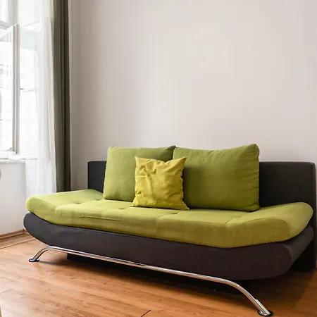 Comfortable 2br And Well Connected Apartment
