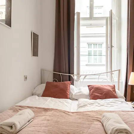 Comfortable 2br And Well Connected *