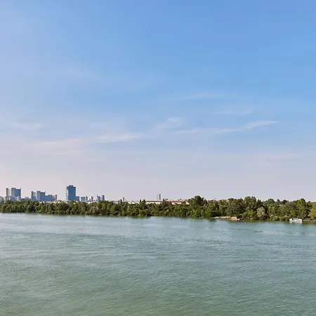 Hilton Waterfront Ξενοδοχείο 4*