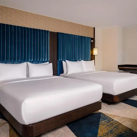 Hilton Waterfront Ξενοδοχείο 4*