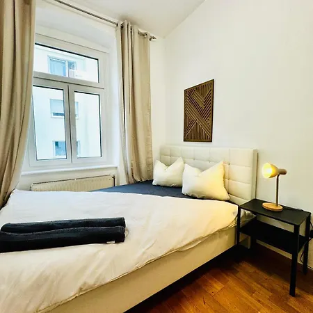 Stylish 4br 10 Min Transport To Stadthalle *