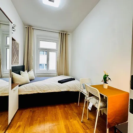 Stylish 4br 10 Min Transport To Stadthalle *