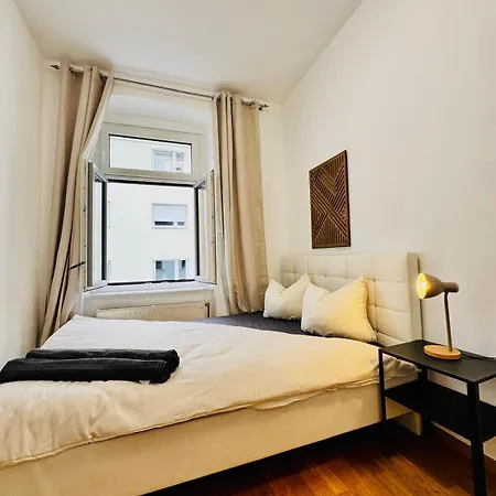 Stylish 4br 10 Min Transport To Stadthalle Apartmán *