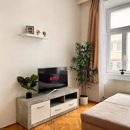 Apartment Spacious 4-room For 6 - Near Subway *