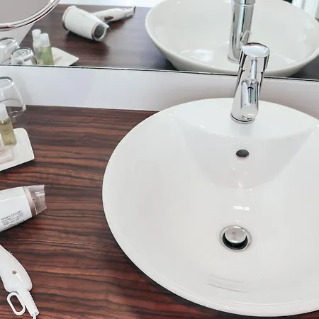 Simm's - Cityhotel Next To Metro U3 Otel 4*