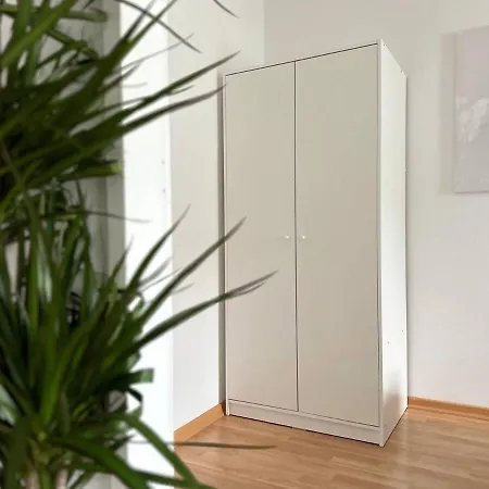 Perfect Location, 2 Min To Main Station, Long Term *