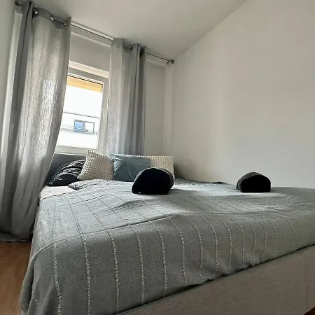 Perfect Location, 2 Min To Main Station, Long Term Apartmán *