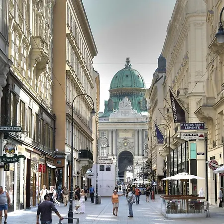 Living Kaiser Franz Joseph Wien
