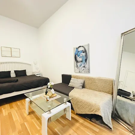 Apartment Comfortable Apt, 15 Minutes To Rathausplatz *