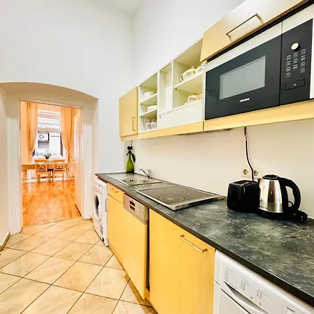 Apartment Comfortable Apt, 15 Minutes To Rathausplatz Vienna