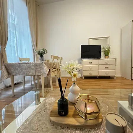Apartment Comfortable Apt, 15 Minutes To Rathausplatz *