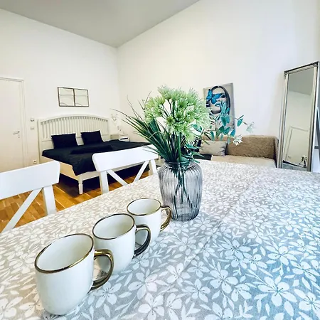 Apartment Comfortable Apt, 15 Minutes To Rathausplatz Vienna