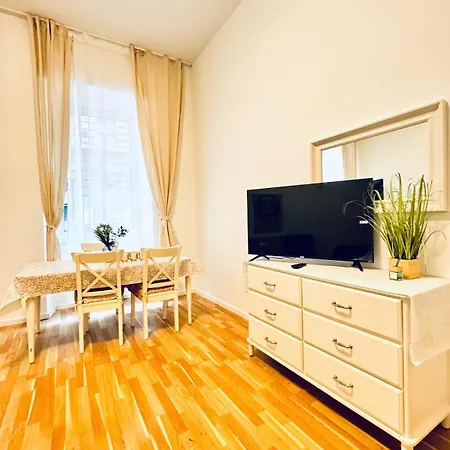 Comfortable Apt, 15 Minutes To Rathausplatz Apartment
