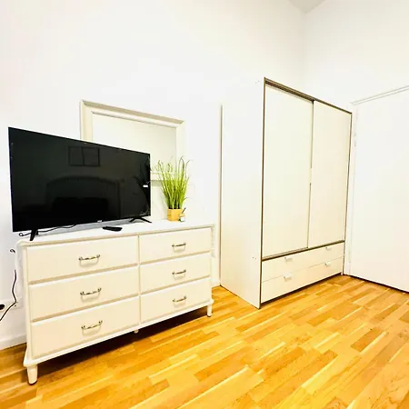 Comfortable Apt, 15 Minutes To Rathausplatz
