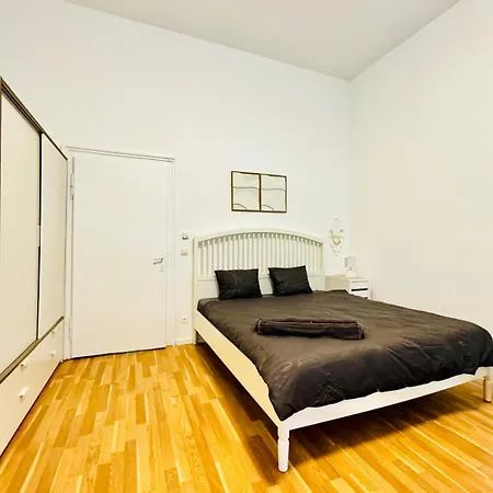 Comfortable Apt, 15 Minutes To Rathausplatz Apartment *