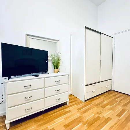 Apartment Comfortable Apt, 15 Minutes To Rathausplatz *