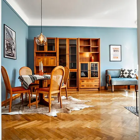 Apartment Feel At I Bright Windows I Penzing Trainstation
