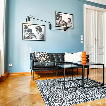 Feel At I Bright Windows I Penzing Trainstation Apartment