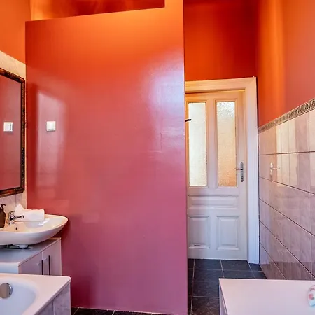 Feel At I Bright Windows I Penzing Trainstation Apartment *