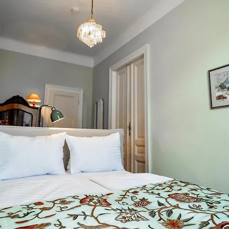 Feel At I Bright Windows I Penzing Trainstation Apartment *