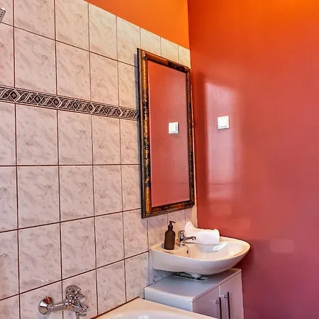 Feel At I Bright Windows I Penzing Trainstation Apartment Vienna