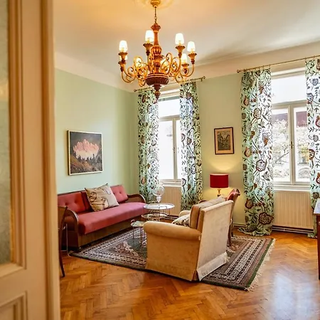 Apartment Feel At I Bright Windows I Penzing Trainstation