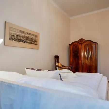 Feel At I Bright Windows I Penzing Trainstation Apartment
