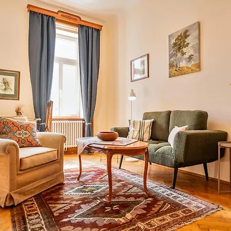 Apartment Feel At I Bright Windows I Penzing Trainstation