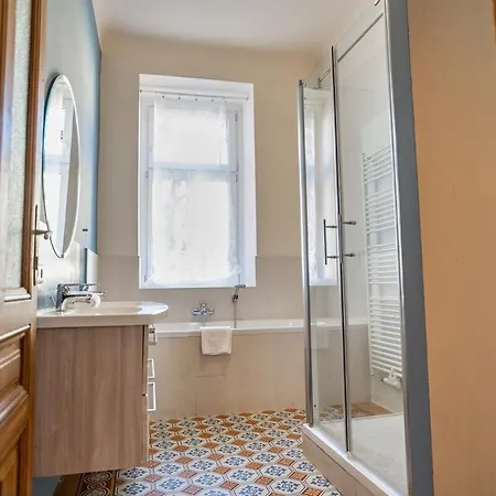 Apartment Feel At I Bright Windows I Penzing Trainstation