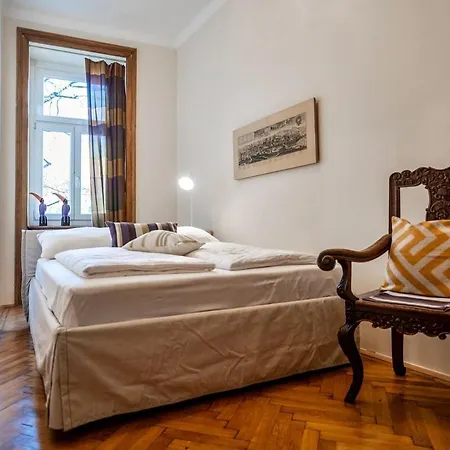 Apartment Feel At I Bright Windows I Penzing Trainstation