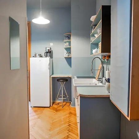 Feel At I Bright Windows I Penzing Trainstation Apartment *