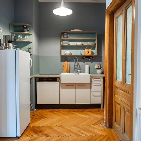Apartment Feel At I Bright Windows I Penzing Trainstation Vienna