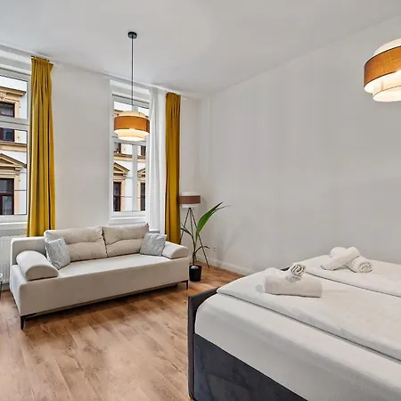 Maximilian Apartment *