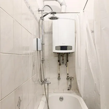 Prime Location Chic Apt, Near Akh Hospital