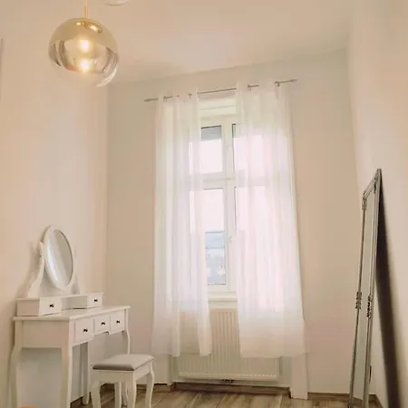 Apartment King Bed Free Parking Fast Wifi Pet Friendly *