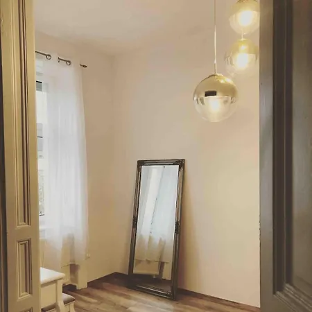 King Bed Free Parking Fast Wifi Pet Friendly Vienna