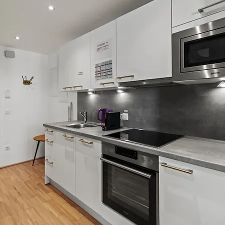 At Station I 3 Minutes To Shopping Street I High Speed Wifi Apartmán *
