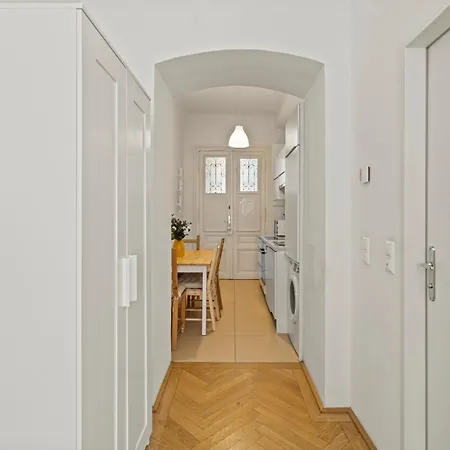 12 Minutes To Schoenbrunn I 5 Minutes To Metro U3 Apartmán