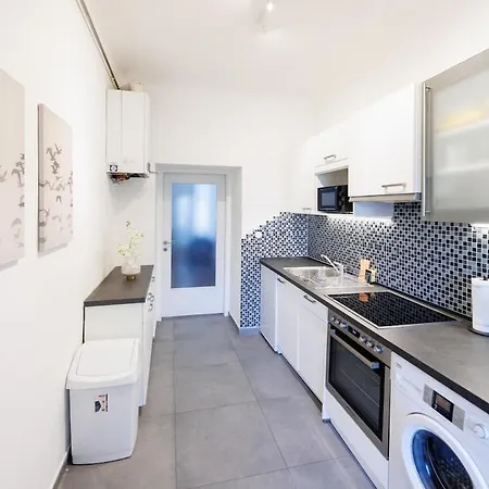 Cozy Living-11th District Apartment *