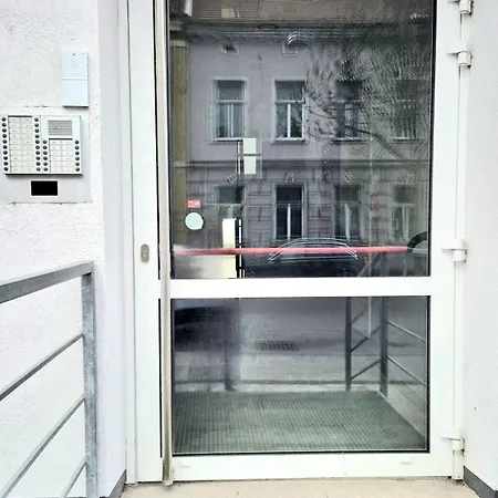 Moderne Mit Klima, Perfekter Anbindung Ins Zentrum Und Kostenlose Parkplaetze! *