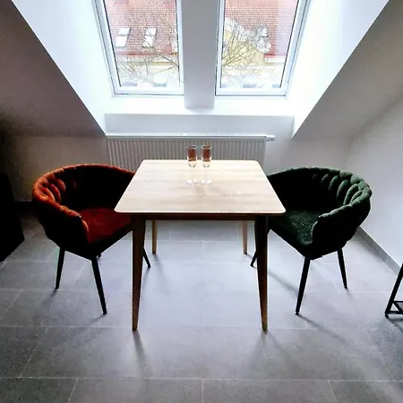 Moderne Mit Klima, Perfekter Anbindung Ins Zentrum Und Kostenlose Parkplaetze! *