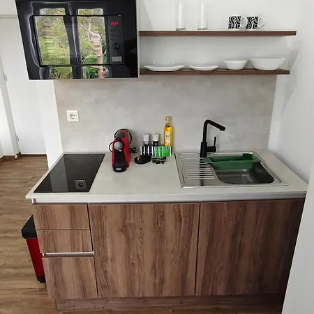 Moderne Mit Klima, Perfekter Anbindung Ins Zentrum Und Kostenlose Parkplaetze! *