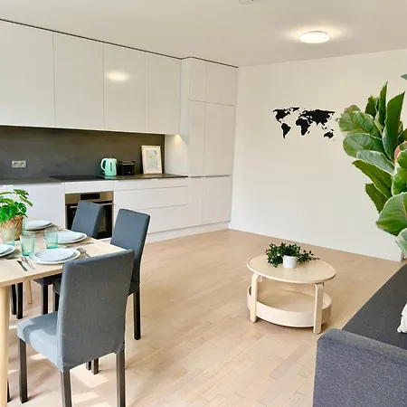 Modern 4 Room-apartment With Free Parking