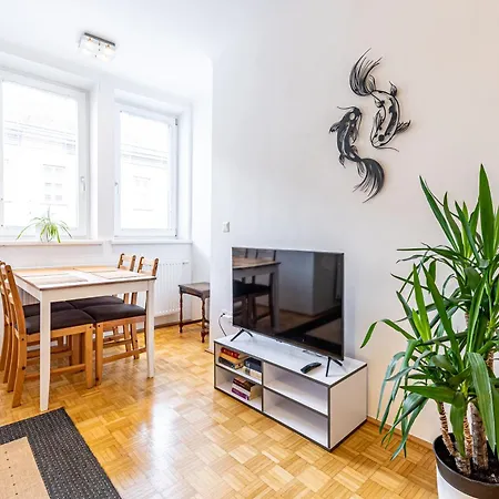 Young By Jr Apartment