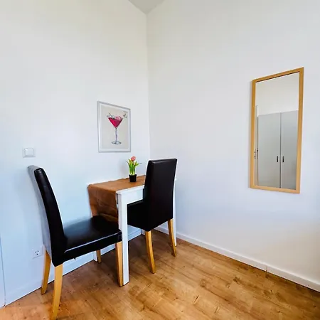 Spacious 3br Shared Near Kaufpark Alterlaa Apartmán *