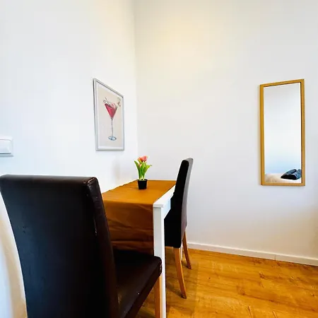 Spacious 3br Shared Near Kaufpark Alterlaa Apartmán