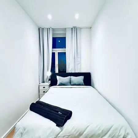 Lovely 4br Near Kaufpark Alterlaa Apartamento Viena